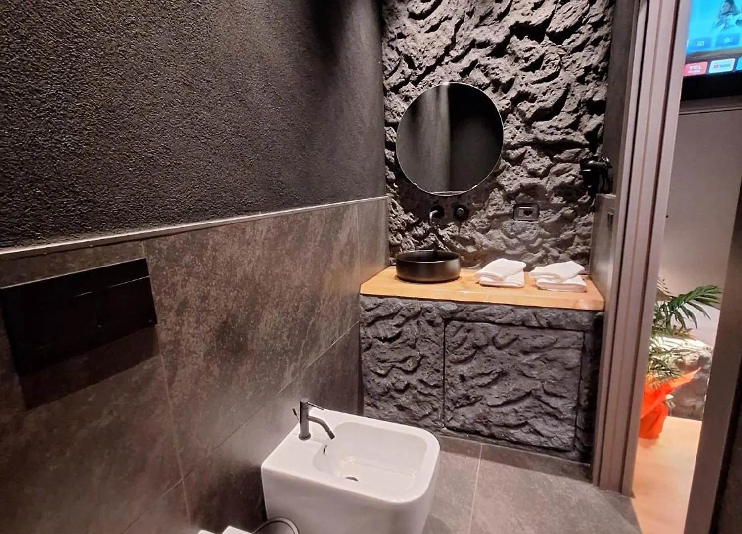 Dark & Light Rooms & Luxury Suites كاتانيا 0*,  إيطاليا