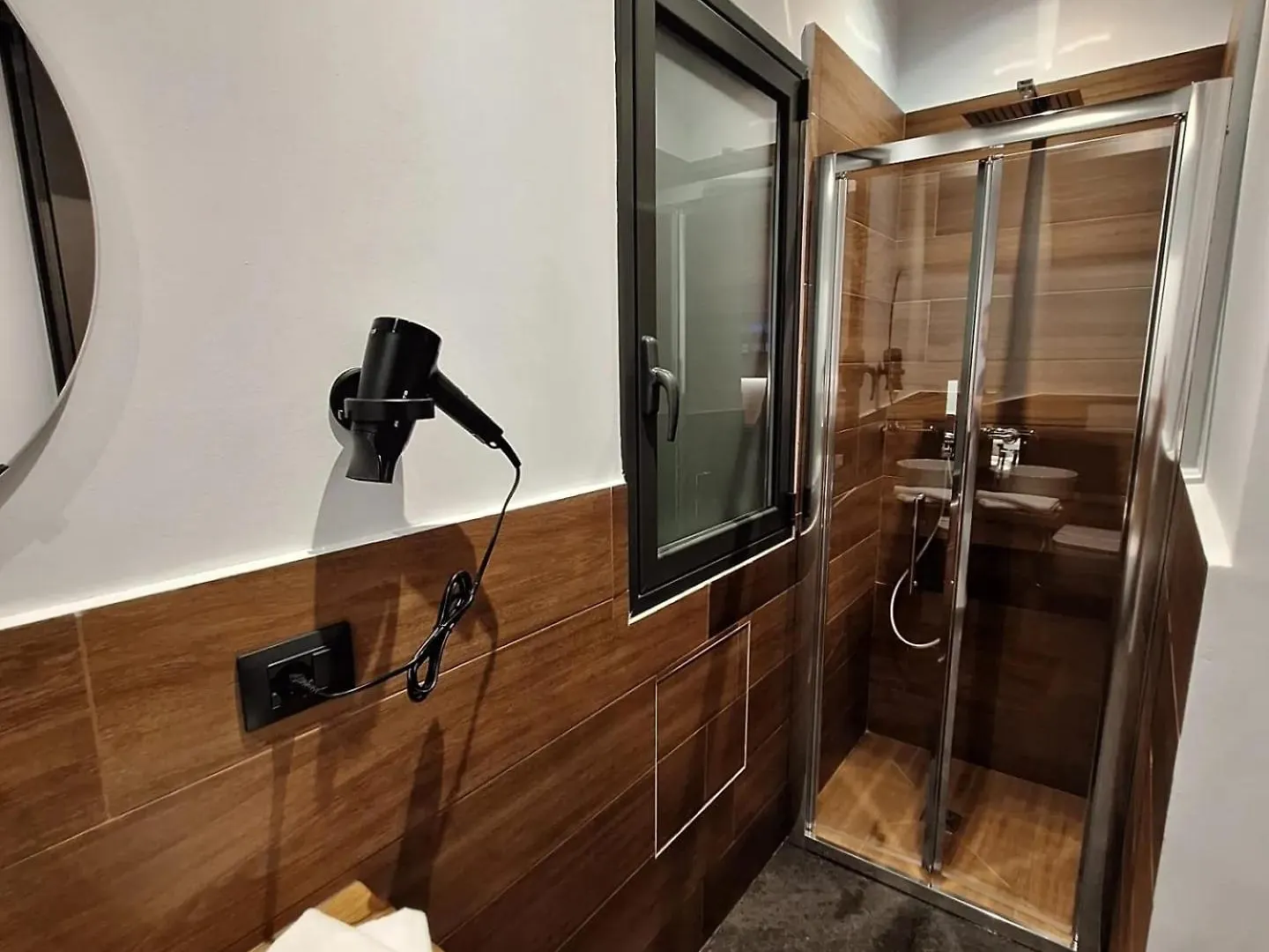 Dark & Light Rooms & Luxury Suites كاتانيا بيت ضيافة
