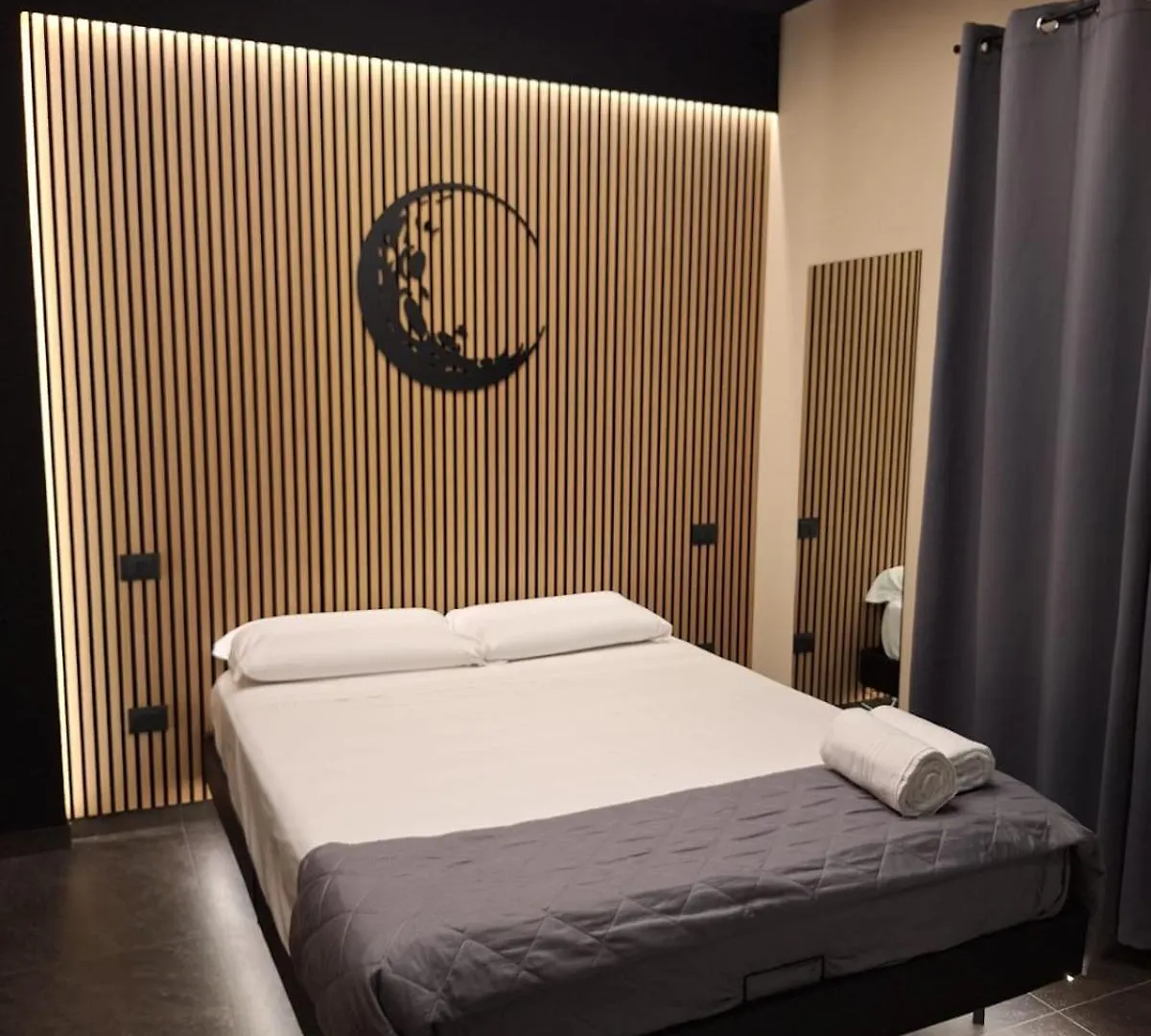 بيت ضيافة Dark & Light Rooms & Luxury Suites كاتانيا
