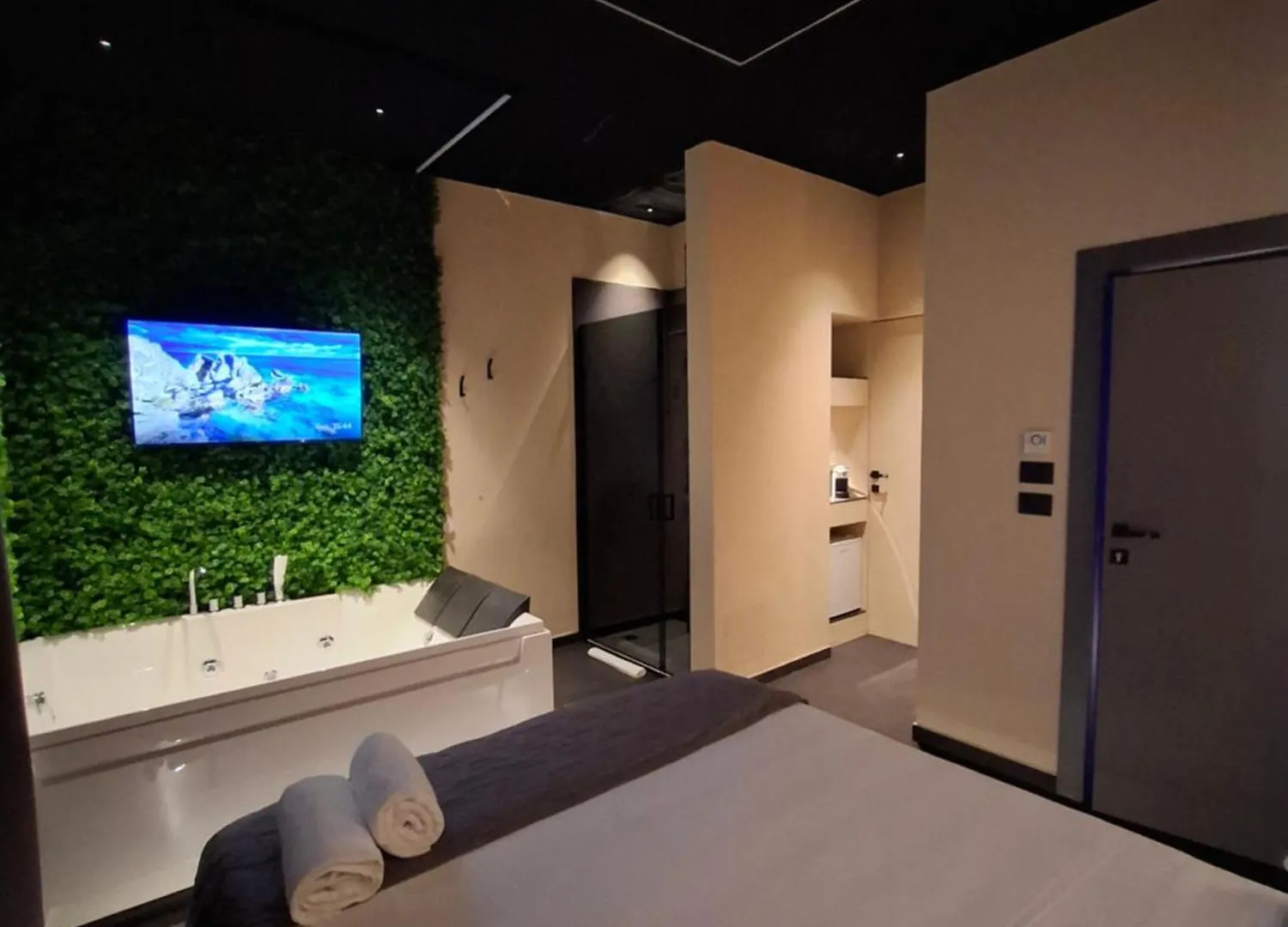 Dark & Light Rooms & Luxury Suites كاتانيا