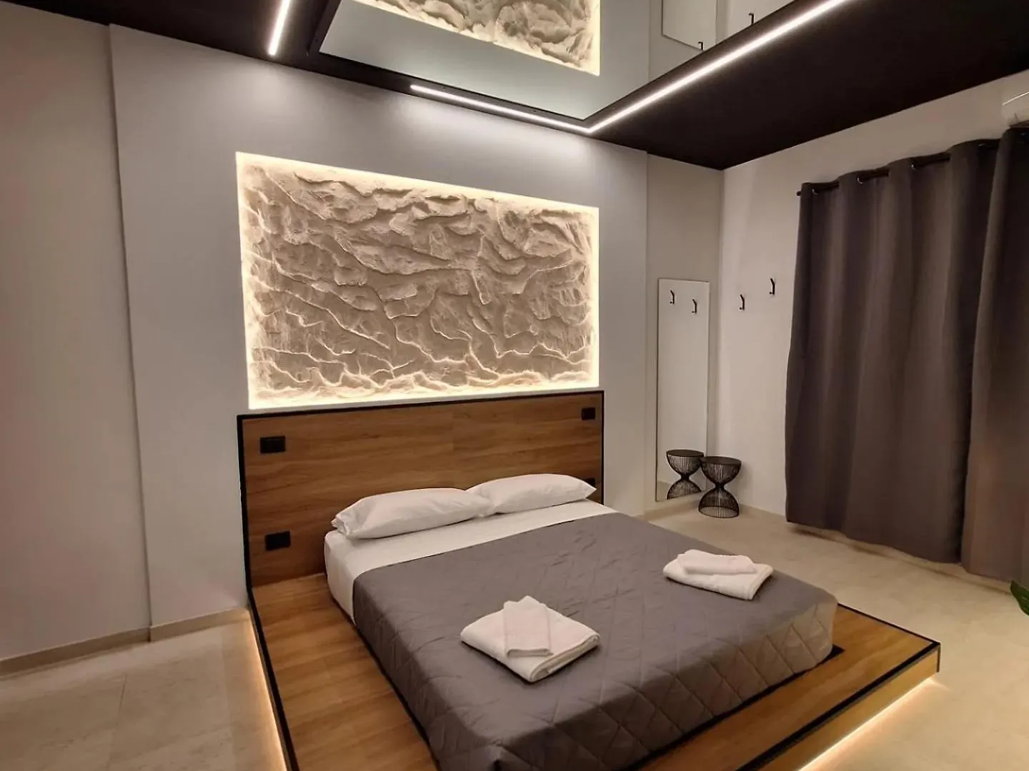Dark & Light Rooms & Luxury Suites Katánie 0*,