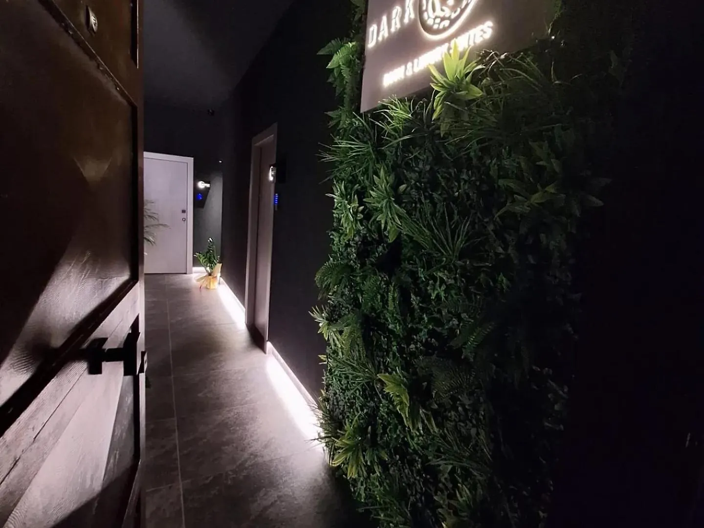 Dark & Light Rooms & Luxury Suites Katánie Penzion
