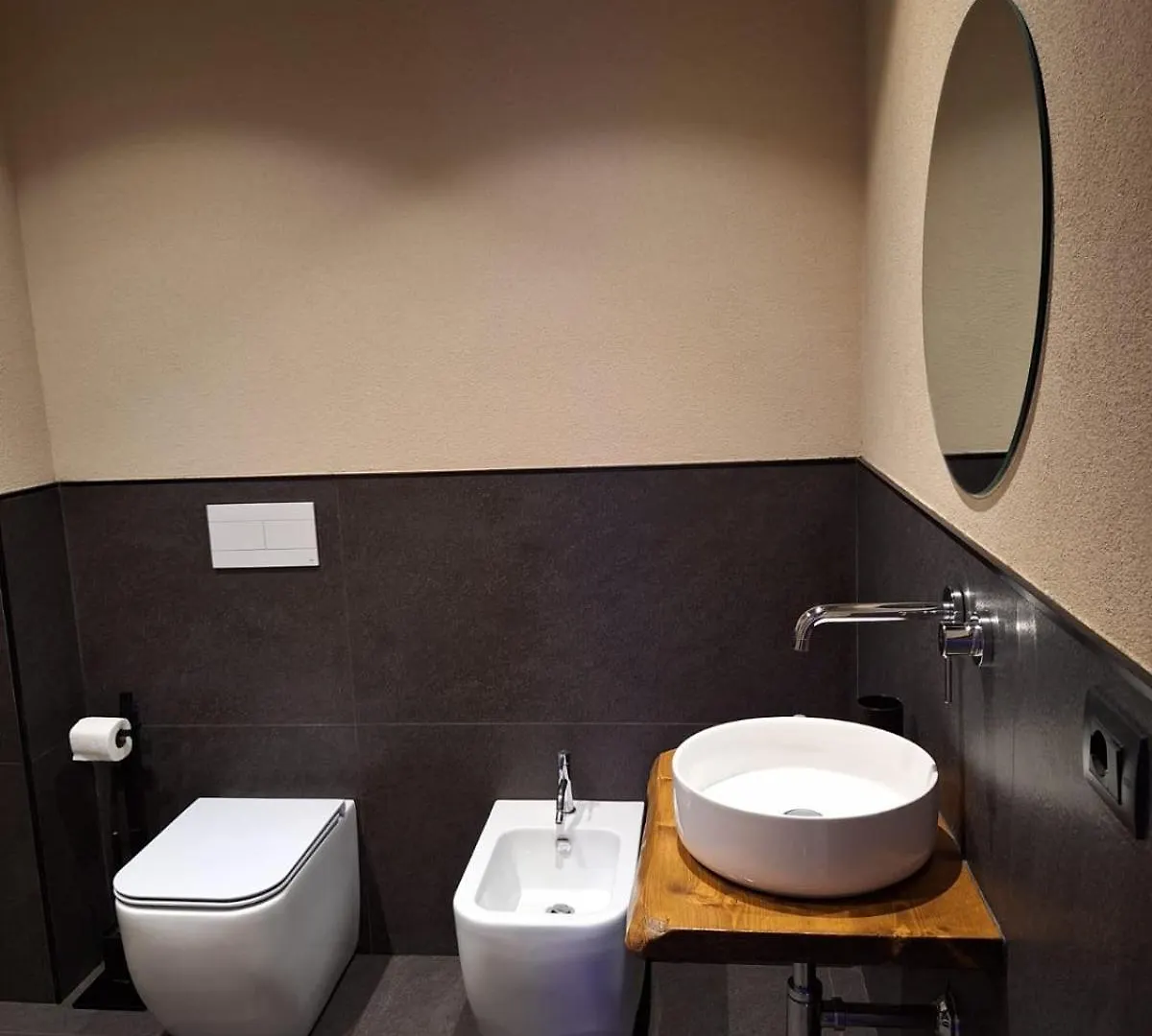 Dark & Light Rooms & Luxury Suites Katánie Penzion